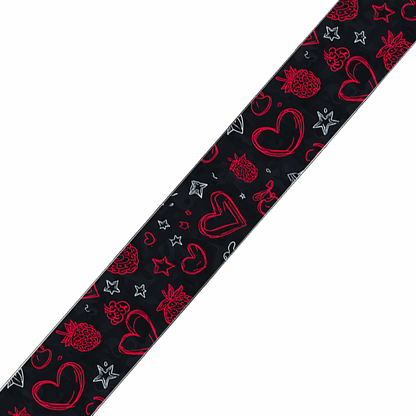 BioThane imprimé – Cœurs graphiques rouges sur fond noir
