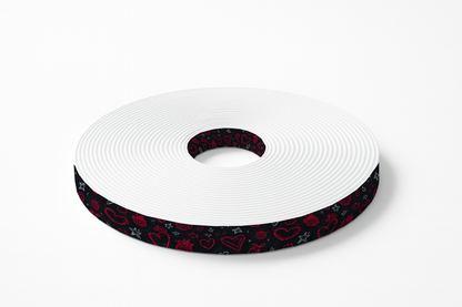 BioThane imprimé – Cœurs graphiques rouges sur fond noir