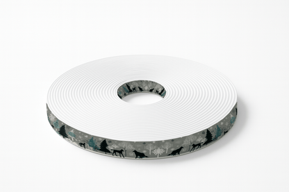 L'atelier du Fourmilier BioThane imprimé au mètre BioThane imprimé “Chiens dans la forêt d’hiver”