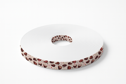 L'atelier du Fourmilier BioThane imprimé au mètre BioThane imprimé – Chocolats & cœurs fond crème