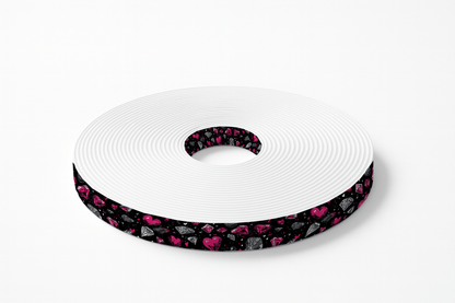 L'atelier du Fourmilier BioThane imprimé au mètre BioThane imprimé – Cœurs roses & diamants sur fond noir