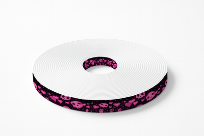 L'atelier du Fourmilier BioThane imprimé au mètre BioThane imprimé – Crânes roses & cœurs