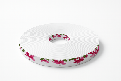 L'atelier du Fourmilier BioThane imprimé au mètre BioThane imprimé – Fleurs de fuchsia rose sur fond blanc
