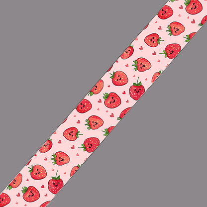 L'atelier du Fourmilier BioThane imprimé au mètre BioThane imprimé – Fraises kawaii & petits cœurs