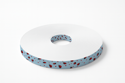 L'atelier du Fourmilier BioThane imprimé au mètre BioThane imprimé – Motif Coccinelles & Cœurs fond bleu ciel