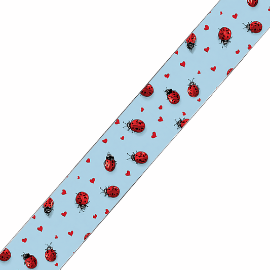 L'atelier du Fourmilier BioThane imprimé au mètre BioThane imprimé – Motif Coccinelles & Cœurs fond bleu ciel