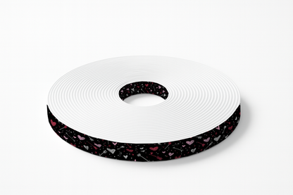 L'atelier du Fourmilier BioThane imprimé au mètre BioThane imprimé – Motif Cœurs & Flèches Saint-Valentin
