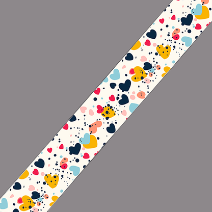 L'atelier du Fourmilier BioThane imprimé au mètre BioThane imprimé – Motif Cœurs multicolores pop fond blanc