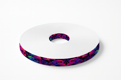 L'atelier du Fourmilier BioThane imprimé au mètre 🌌 Motif BioThane imprimé UV– Crânes néon galactiques