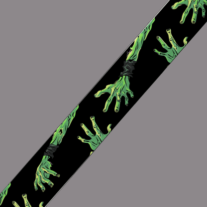 L'atelier du Fourmilier BioThane imprimé au mètre 🧟 Motif BioThane imprimé UV – Mains de zombie verdâtres