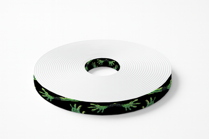 L'atelier du Fourmilier BioThane imprimé au mètre 🧟 Motif BioThane imprimé UV – Mains de zombie verdâtres