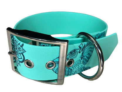 L'atelier du Fourmilier destockage Vert Caribéen / S Collier large en BioThane® imprimé “Éléphant Mandala” – Déstockage (doré, améthyste, fuchsia, vert caribéen)